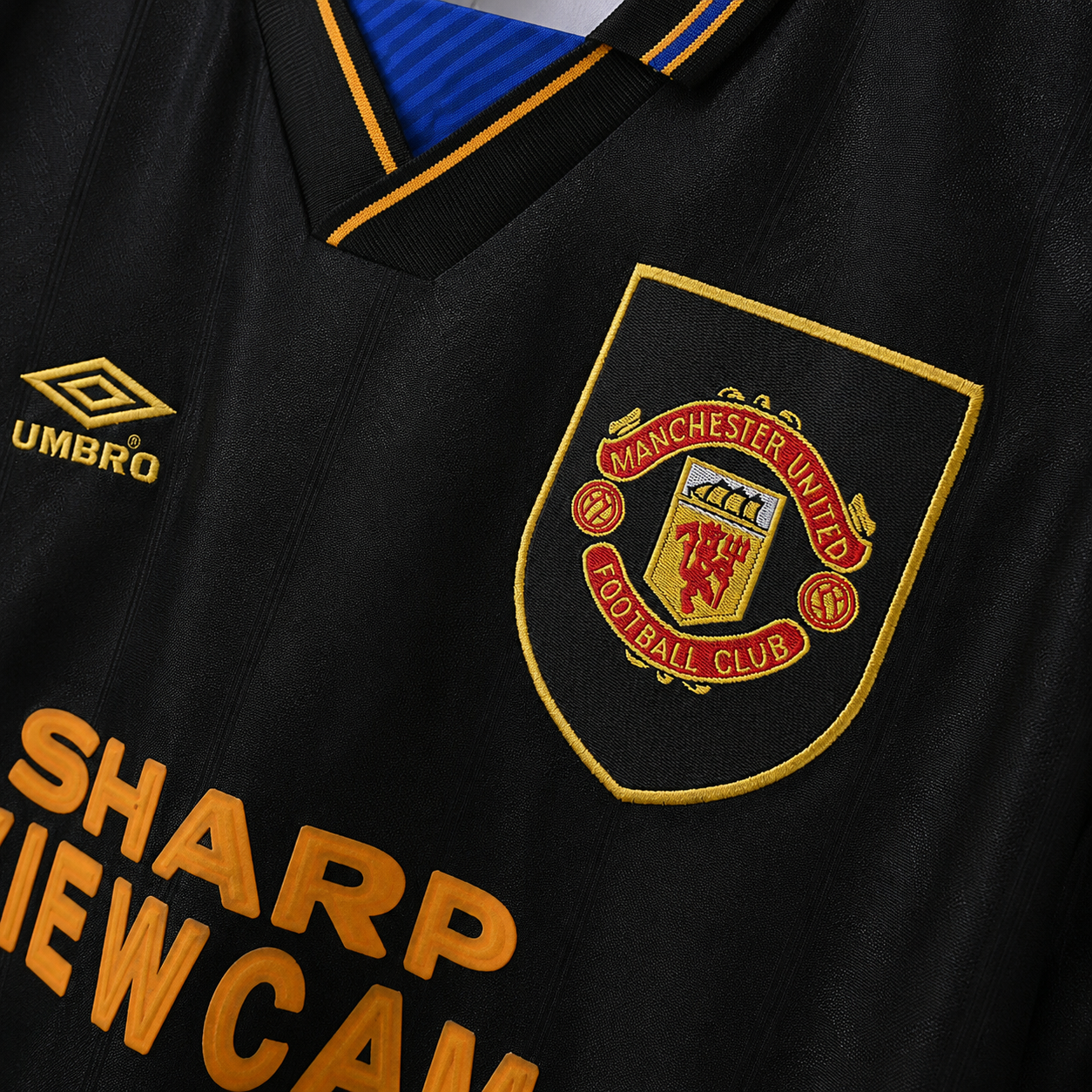 Retro Jersey Manchester United Away 1993-94 image 2