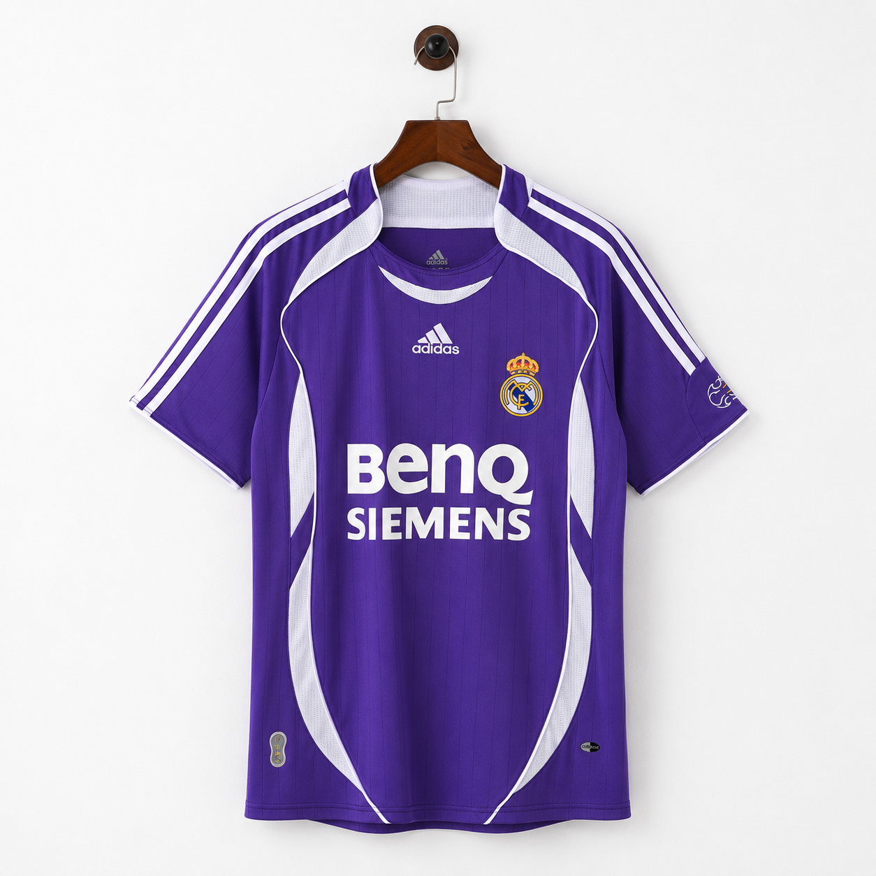Retro Jersey Real Madrid Away 2006-07 image 1