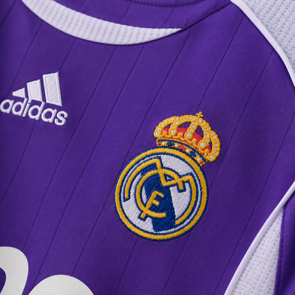 Retro Jersey Real Madrid Away 2006-07 image 3