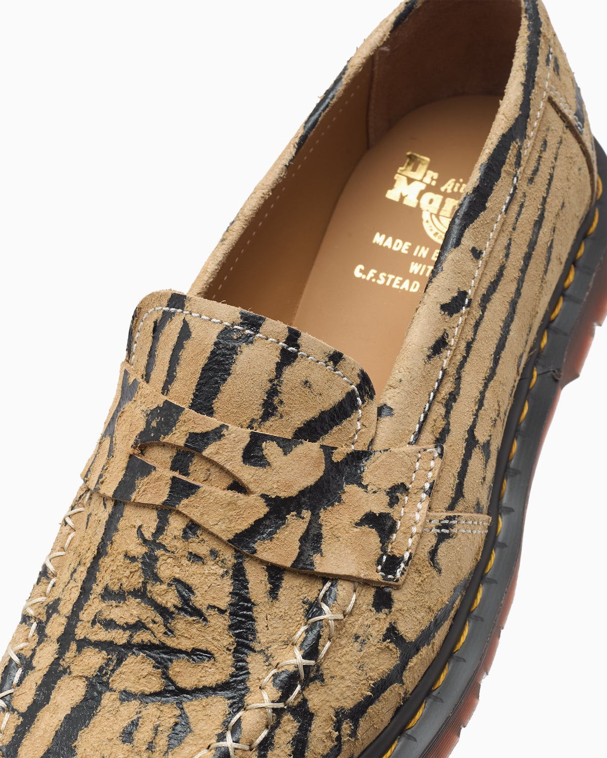Zapatos Dr. Martens Delapre Penny "Wild Emboss" Unisex 42707200 — 2