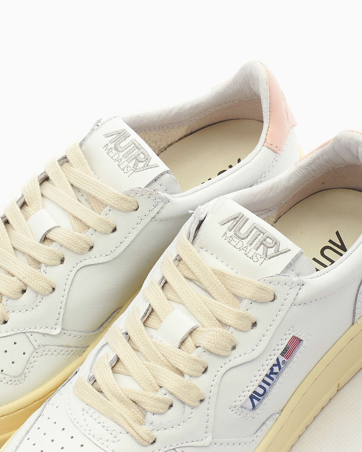Autry Women's Medalist Low Leather AULWLL16 — 8